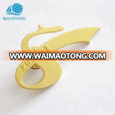 2018 Custom metal badge company logo gold badge high quality lapel pin gold or pink ribbon lapel pin magnetic